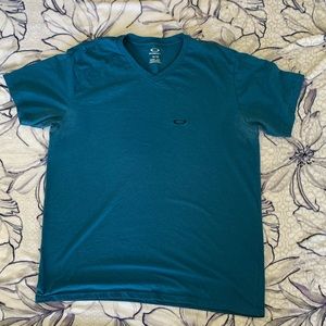 Oakley Vneck tee